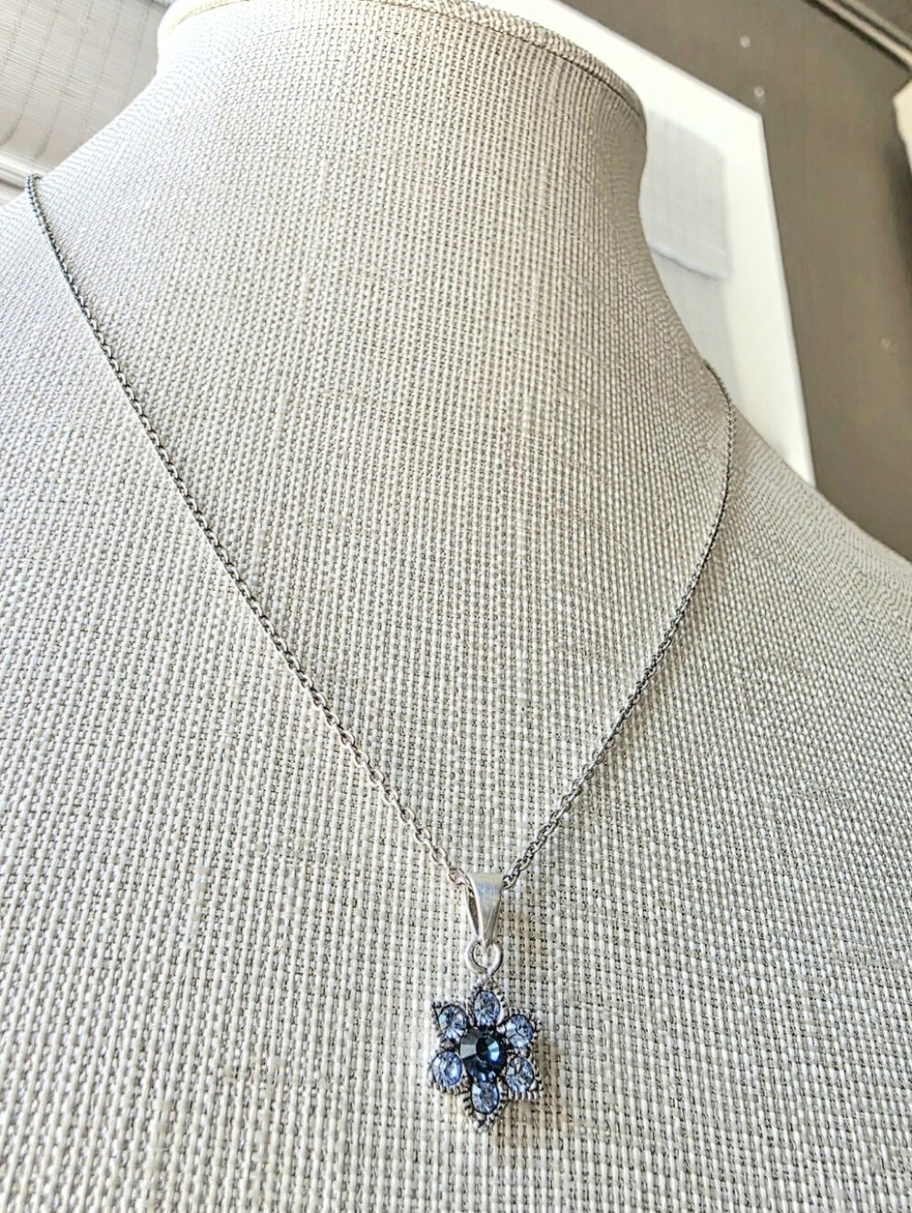 925 delicate, vintage-inspired flower cluster 16" pendant necklace - Picture 1 of 15